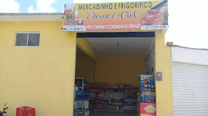 Mercado e frigoríficos Deus é fiel