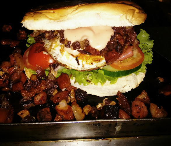 Praça Matriz De Santo Antônio Do Tauá Lanchonete Renato Lanches. - Gastronomia e hotelaria