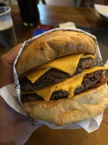 Paulo's Burguers - Gastronomia e hotelaria