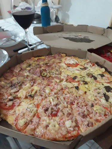 Opinii despre Ribb's Pizzaria Delivery está fazendo lanches în Camaçari - Gastronomia e hotelaria