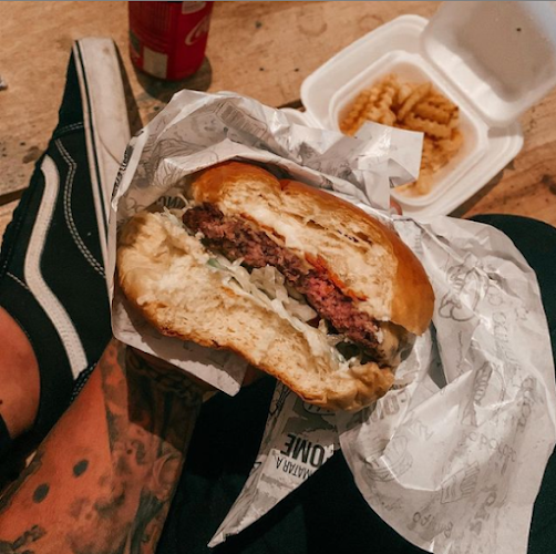 Opinii despre Prison Burger în Suzano - Gastronomia e hotelaria