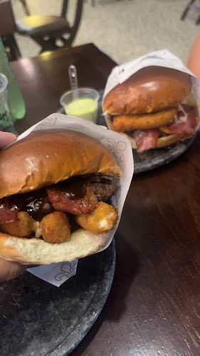 R. Dr. Luiz Monteiro de Barros, 100 - Pres. Costa e Silva, Itaperuna - RJ, 28300-000