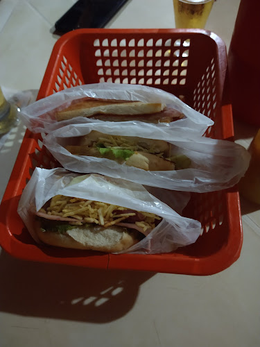 Opinii despre Lanchonete e Pizzaria do Poeirinha în Santana - Gastronomia e hotelaria