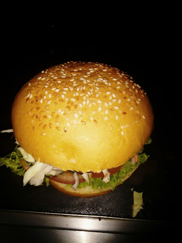 Praça Matriz De Santo Antônio Do Tauá Lanchonete Renato Lanches.