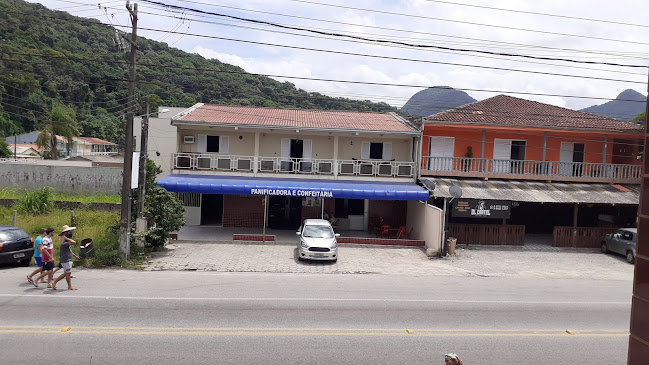 Opinii despre Panificadora E Confeitaria Das Palmeiras în Matinhos - Gastronomia e hotelaria