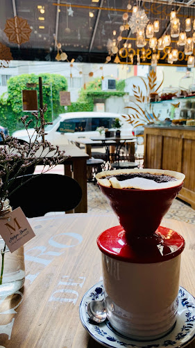 junto ao Méditerranée - R. 3250, 100 - sala 6 e 7 - Centro, Balneário Camboriú - SC, 88330-278