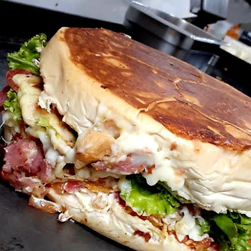 Comentarii opinii despre Paula & Marcos Lanches