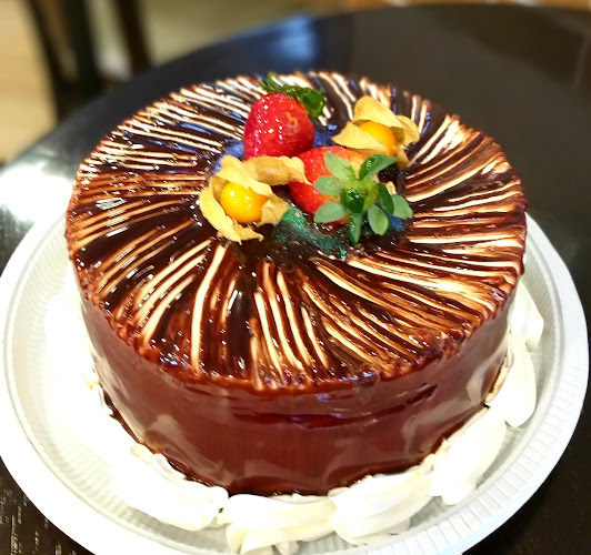 Opinii despre Panificadora e Confeitaria Rei Arthur în São José - Gastronomia e hotelaria