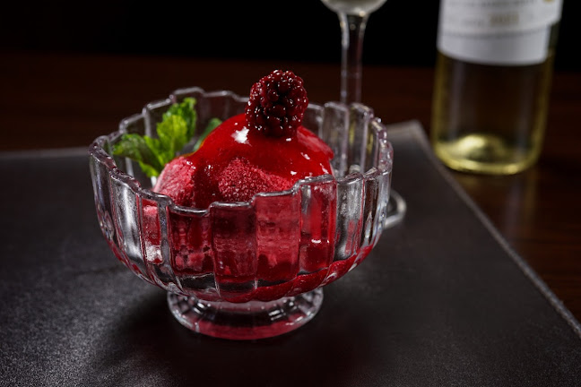 Asa Sul CLS 201 BL C Lojas 5 e 11 - Asa Sul, Brasília - DF, 70232-530