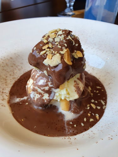 Asa Sul CLS 201 BL C Lojas 5 e 11 - Asa Sul, Brasília - DF, 70232-530