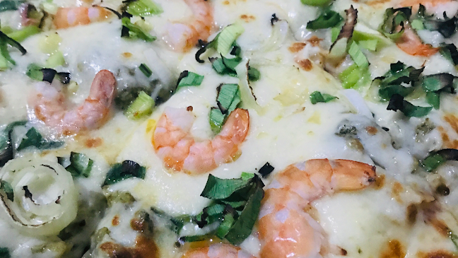 Massa fina e crocante pizzaria delivery