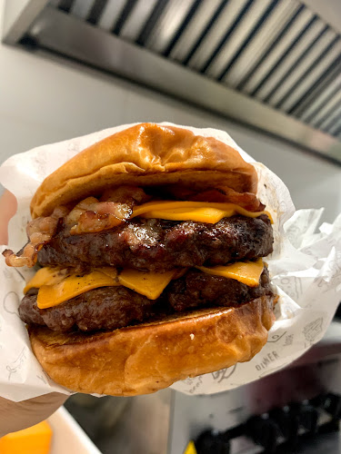 Opinii despre Jhonys Hamburgueria Veneza în Ribeirão das Neves - Gastronomia e hotelaria