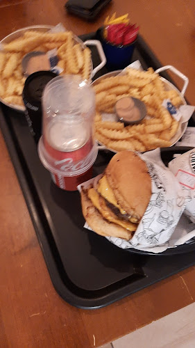 Paulo's Burguers - Gastronomia e hotelaria