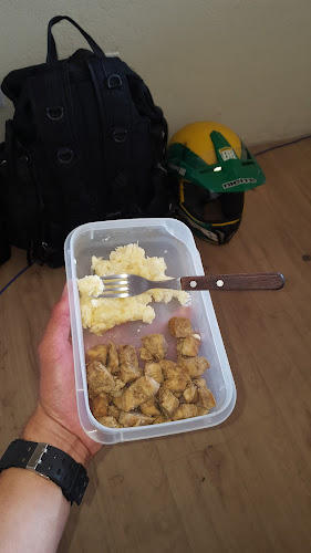 Opinii despre Real Neves F. C. - SEDE în Ribeirão das Neves - Gastronomia e hotelaria