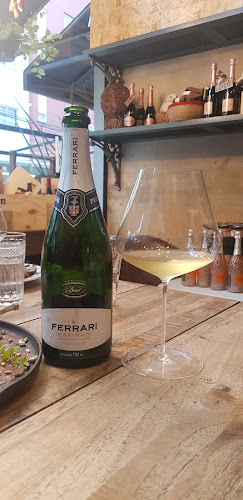 junto ao Méditerranée - R. 3250, 100 - sala 6 e 7 - Centro, Balneário Camboriú - SC, 88330-278