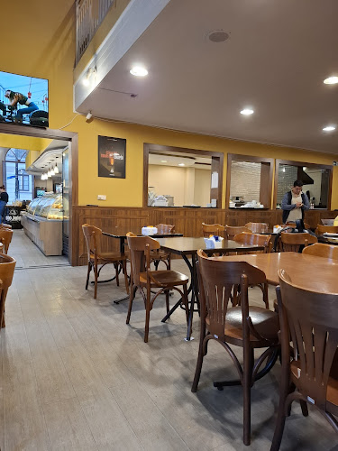 Rua Emiliano Perneta, 524 - Centro, Curitiba - PR, 80420-080