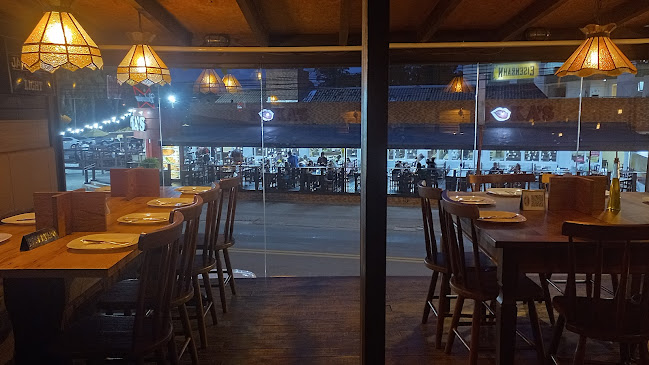 R. Leonel Pereira, 337 - Cachoeira do Bom Jesus, Florianópolis - SC, 88056-300