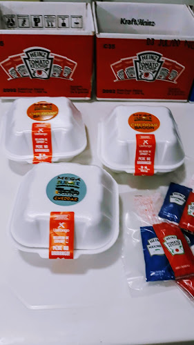 Mega Burger Moscardini - Gastronomia e hotelaria