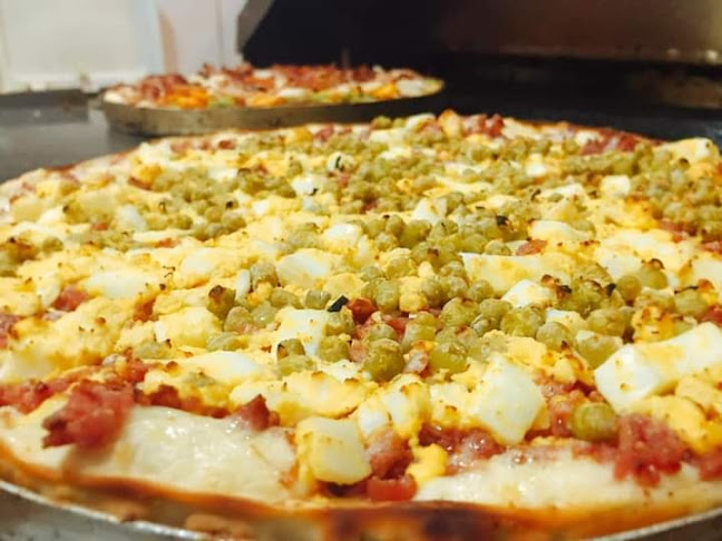 Massa fina e crocante pizzaria delivery - Gastronomia e hotelaria