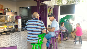 Estacionamento e lanchonete