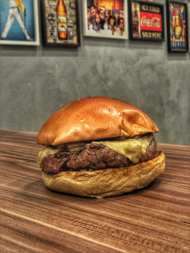 Dona Eva Burger House - Maringá