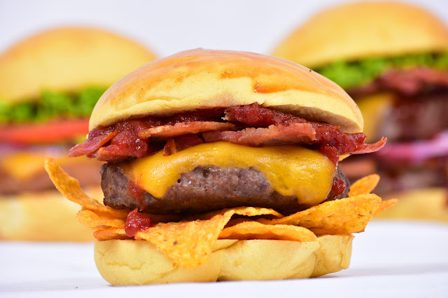 R. Dr. Luiz Monteiro de Barros, 100 - Pres. Costa e Silva, Itaperuna - RJ, 28300-000